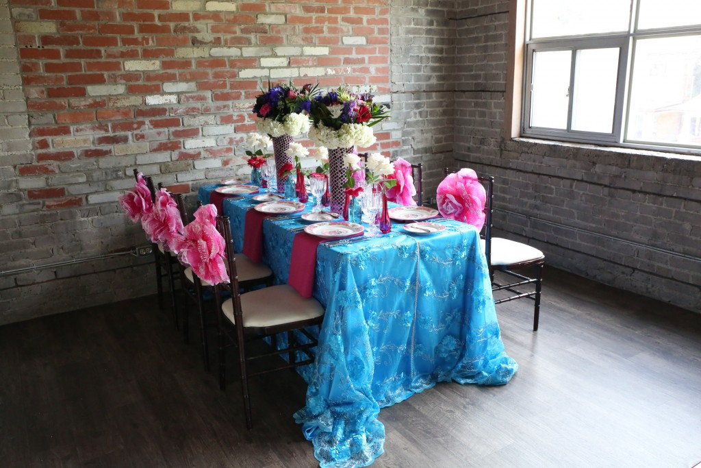 Pink and Turquoise wedding table
